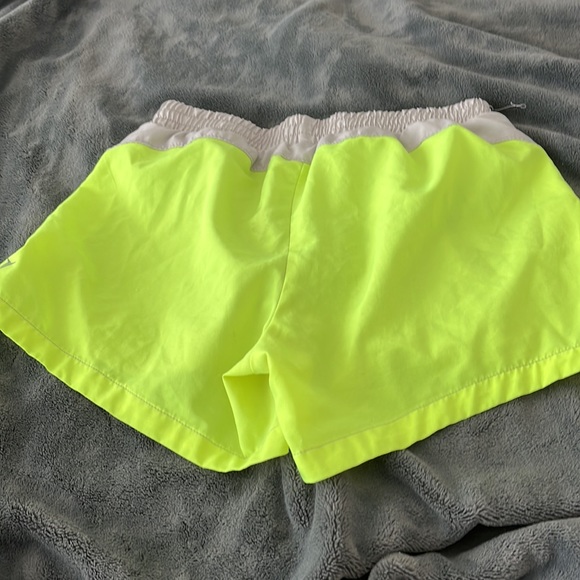 Shorts - Picture 2 of 4